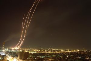 1024px-Flickr_-_Government_Press_Office_(GPO)_-_Patriot_missiles_being_launched_to_intercept_an_Iraqi_Scud_missile